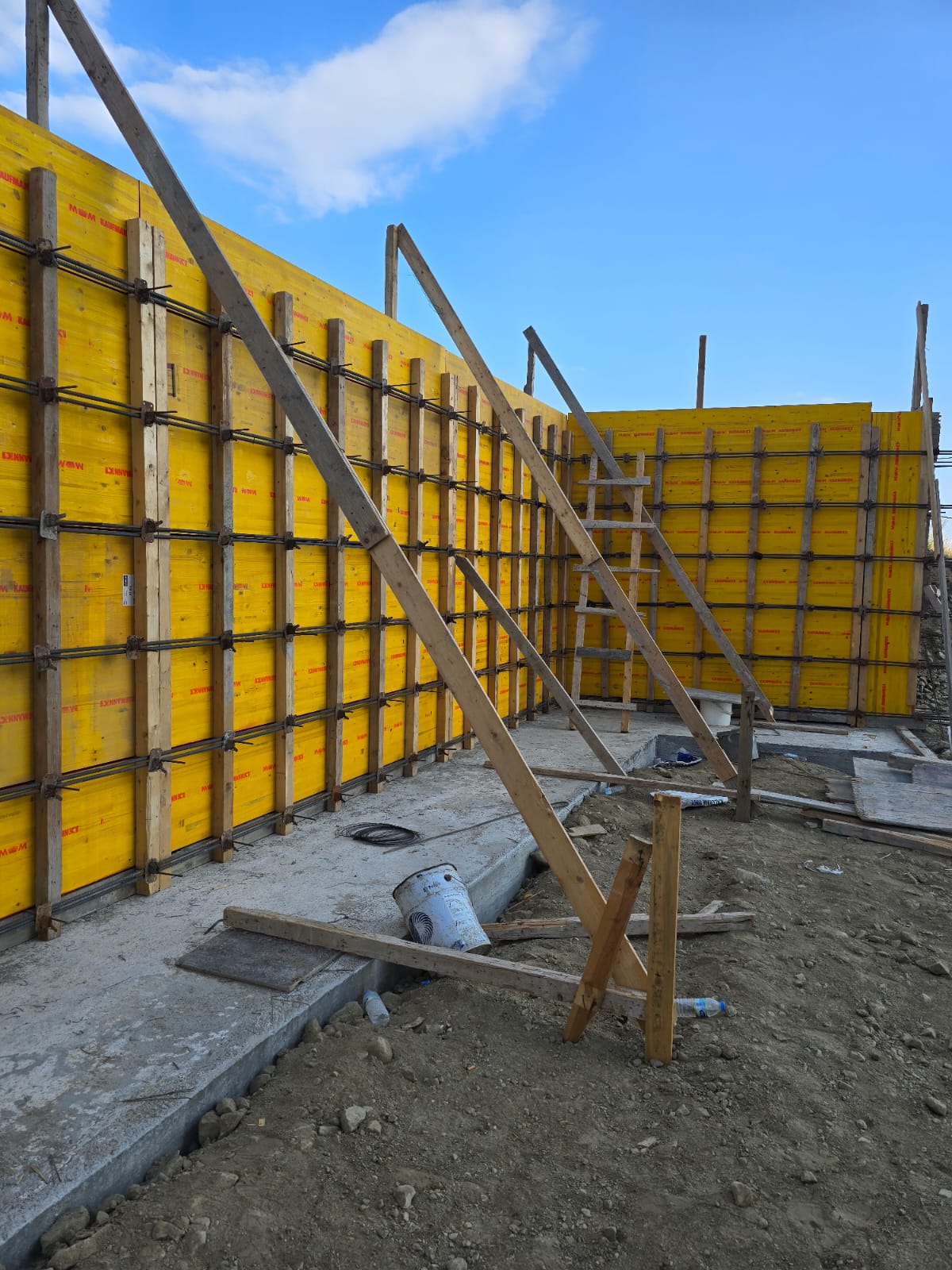 Mustafa Yılmaz Forklift & Kalıpçılık 05338671443 KIBRIS