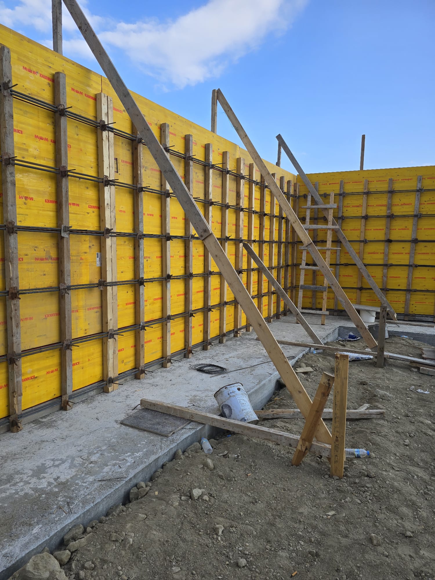 Mustafa Yılmaz Forklift & Kalıpçılık 05338671443 KIBRIS